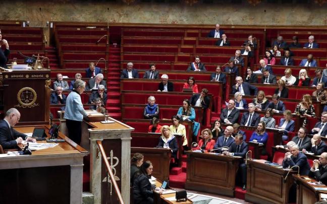 Borne durante el debate de la moción de censura en la Asamblea Nacional francesa. Borne durante el debate de la moción de censura en la Asamblea Nacional francesa.