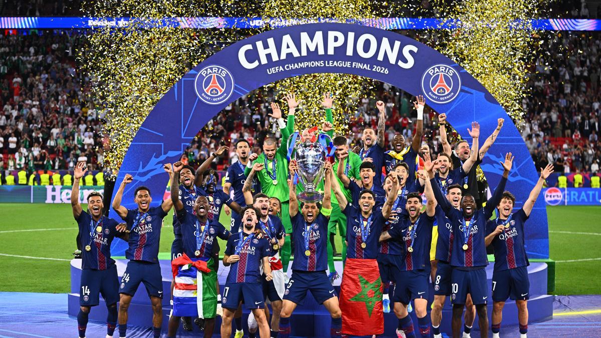 Los jugadores del PSG celebran la conquista de la pasada Champions League.
