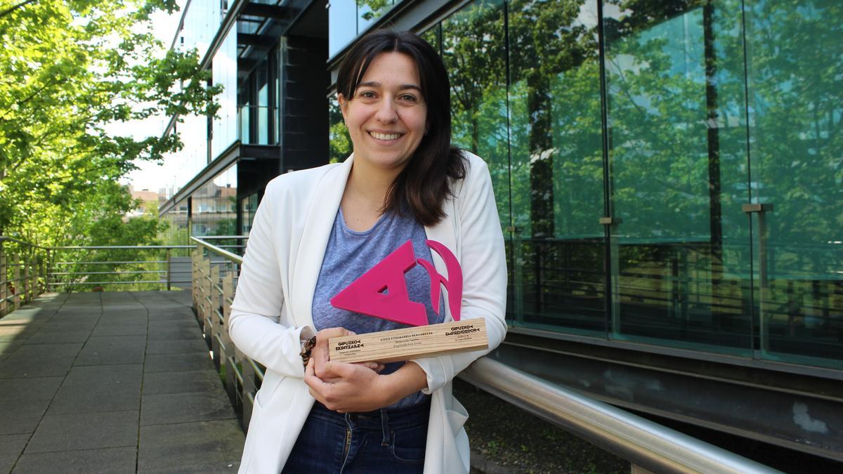 Etxebarria comparte su premio con todo su equipo.