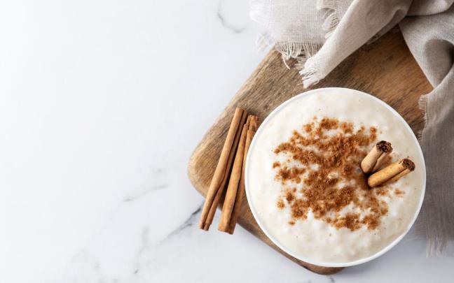 Arroz con leche y canela, una plato tradicional y lleno de sabor. / Freepik Arroz con leche y canela, una plato tradicional y lleno de sabor.