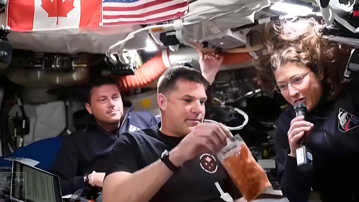 La tripulación de la nave espacial Orion integrada por Reid Wiseman, Victor Glover, Christina Koch y Jeremy Hansen.