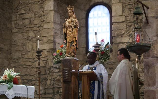 Peter Chiopsa, durante la misa del día de Santa Isabel.