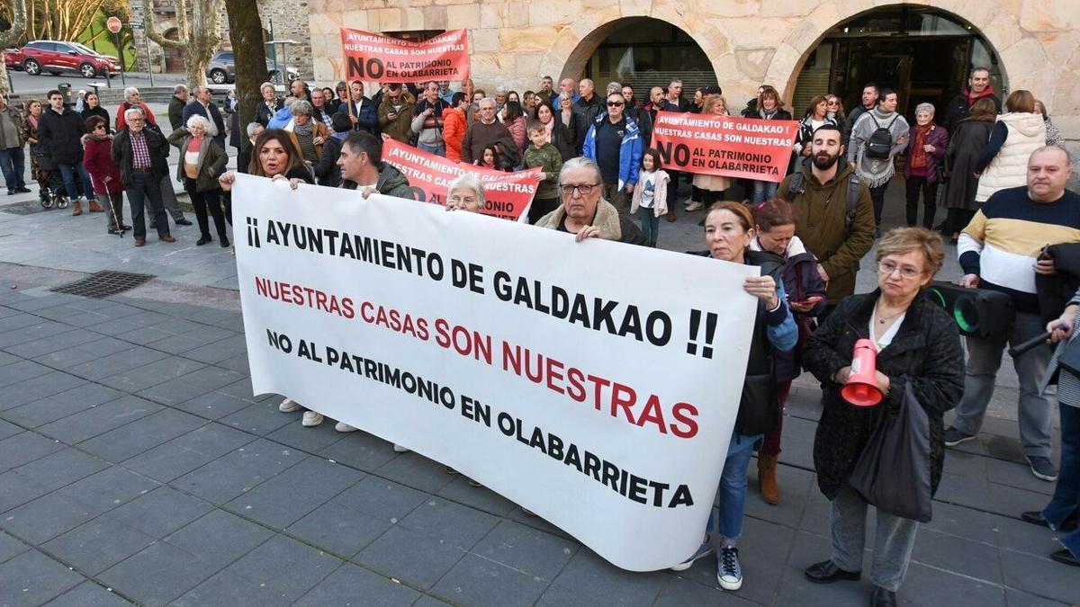 Vecinos de Olabarrieta, en una de las protestas.