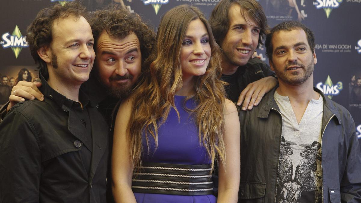 Leire Martínez con sus excompañeros de 'LOVG' en una foto de archivo