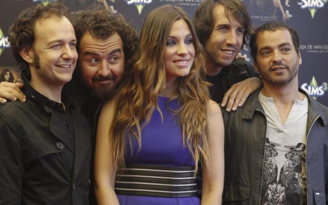 Leire Martínez con sus excompañeros de 'LOVG' en una foto de archivo