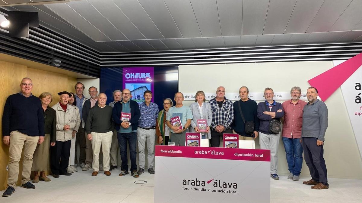 'Ohitura' aldizkariaren 17. zenbakiak Arabako Lautadako 200 ermita baino gehiago ditu ardatz.