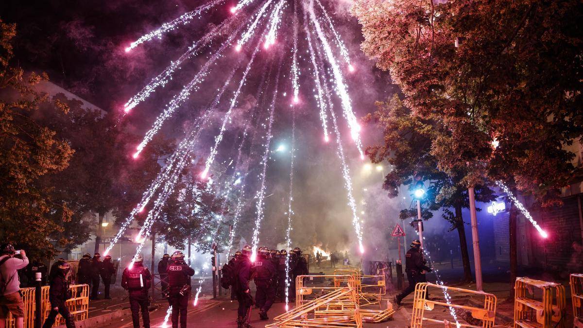 Quinta noche de protestas en Francia por la muerte de un adolescente a manos de un policía.