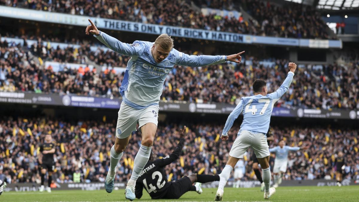 Erling Haaland celebra uno de sus goles ante el Ipswich.