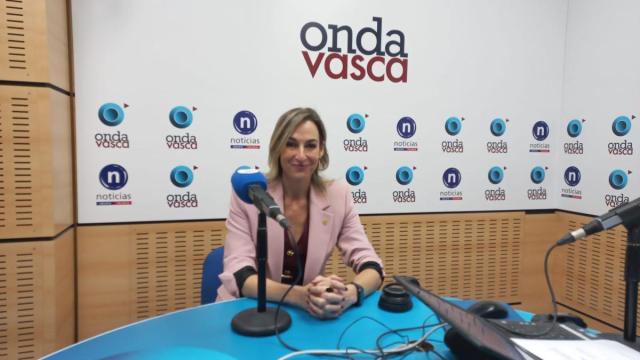 La portavoz del Gobierno Vasco y consejera de Gobernanza, Administración Digital y Autogobierno, María Ubarretxea, en Onda Vasca.