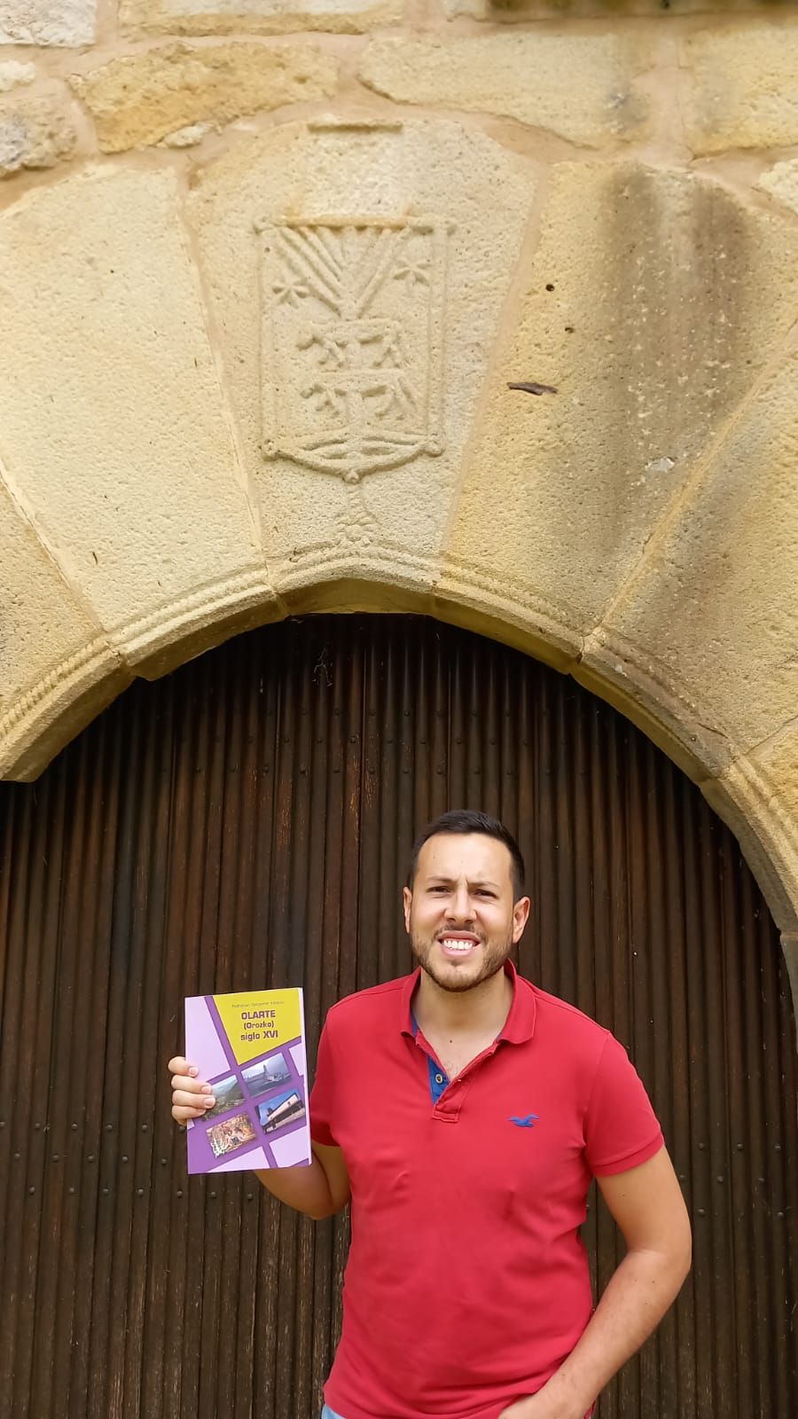 La torre de Aranguren tiene aún en su fachada el escudo del linaje Olarte
