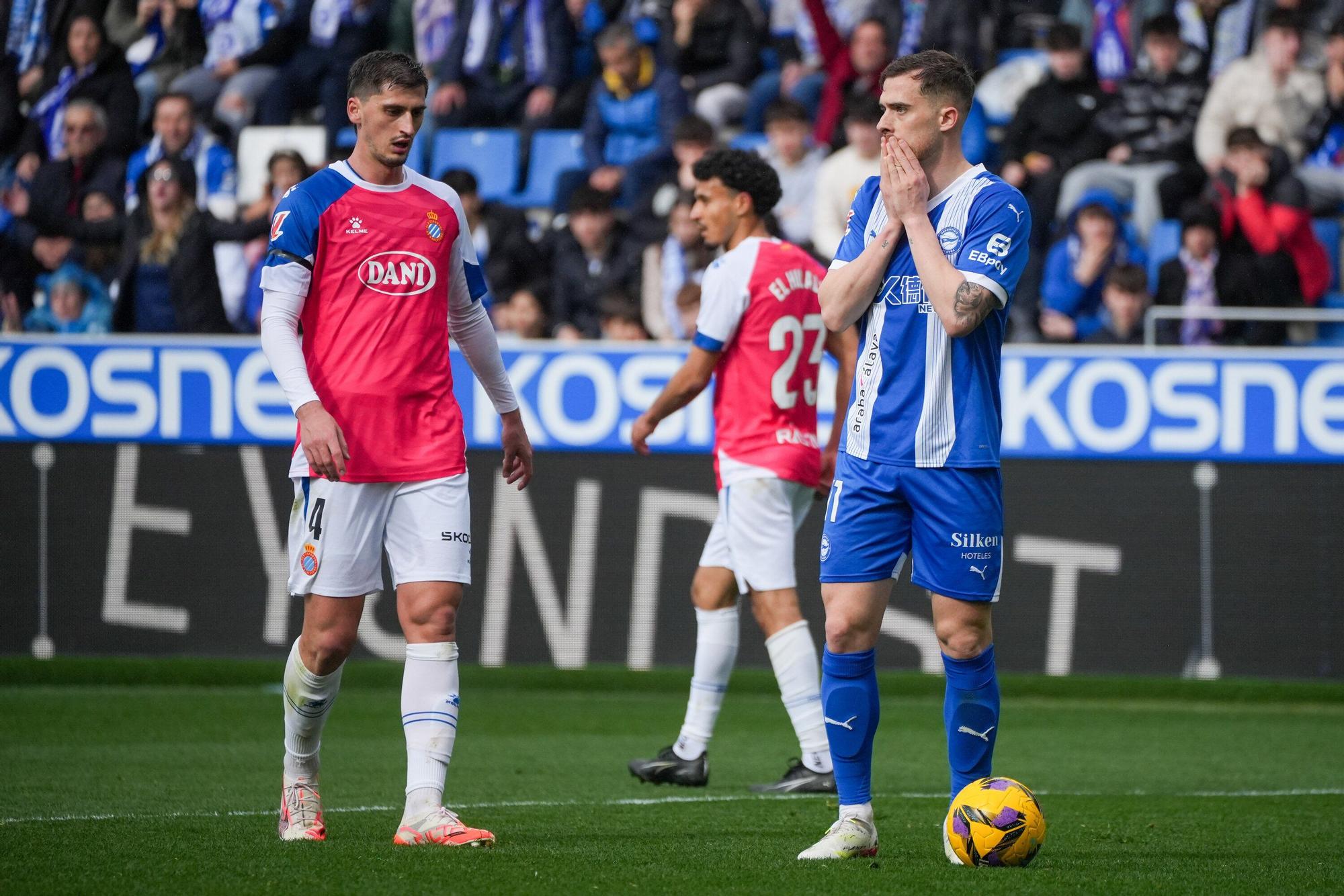 Toni Martínez lamenta el sábado una de las ocasiones falladas ante el Espanyol. / DNA