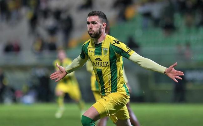 Manu Hernando, con la camiseta del Tondela. Manu Hernando, con la camiseta del Tondela.