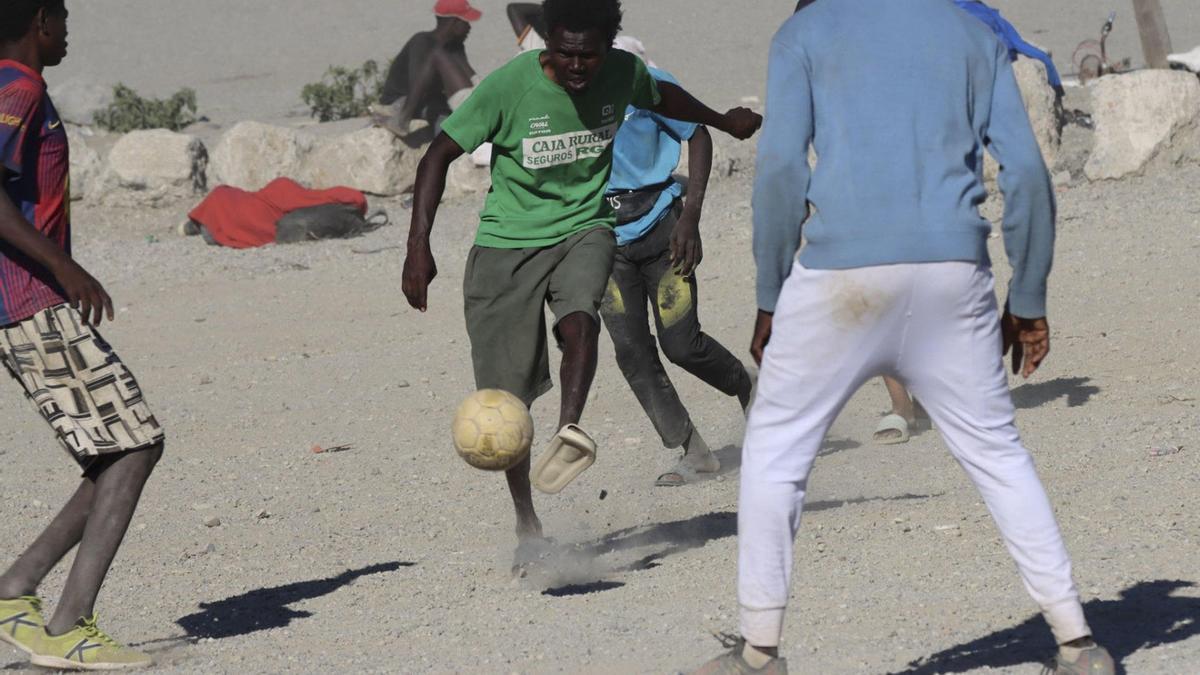 En imágenes: Vivas cree que quedan 6.000 migrantes ilegales en Ceuta y denuncia la "carencia de medios" en las cifras
