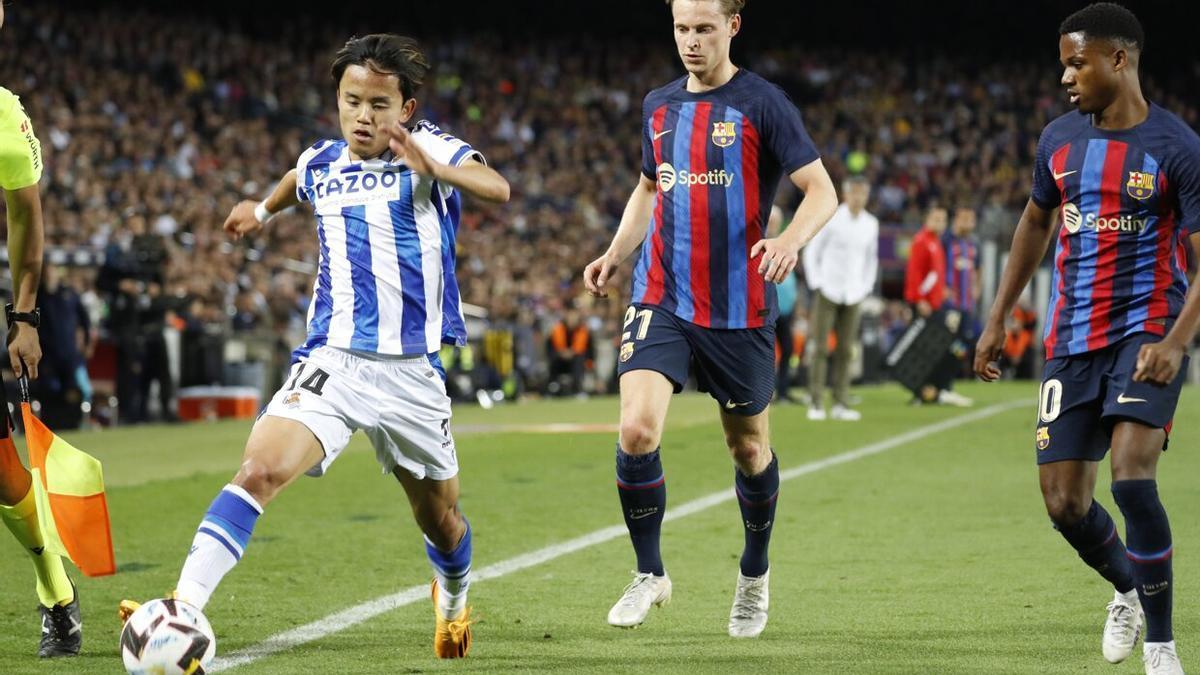 Las mejores imágenes del victorión de la Real en el Camp Nou. / MARTA PEREZ - TONI ALBIR / EFE