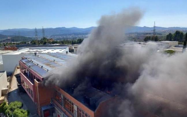 El incendio en la nave industrial.