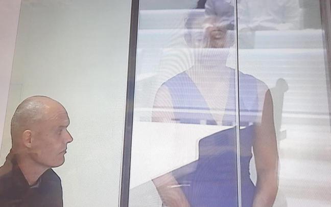 Mikel Carrera, 'Sarobe', y Miren Itxaso Zaldúa durante el juicio. Mikel Carrera, 'Sarobe', y Miren Itxaso Zaldúa durante el juicio.