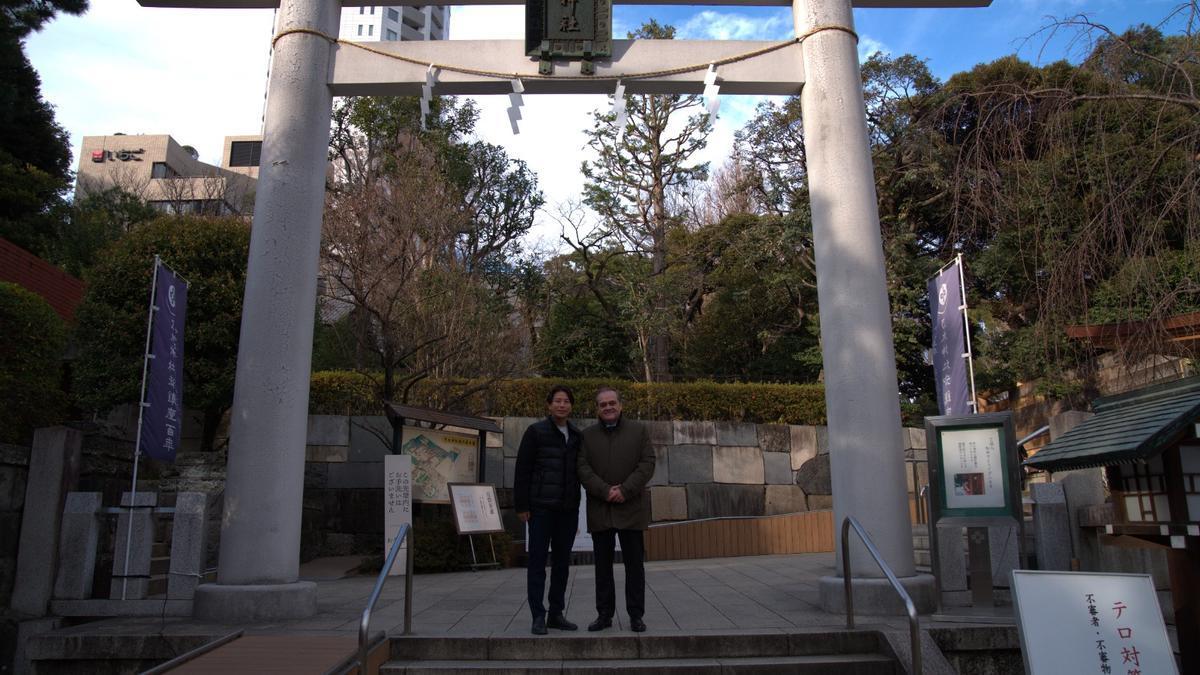 Jokin Aperriibay junto con el presidente de Yasuda Group, Keisuke Yasuda. / REAL SOCIEDAD