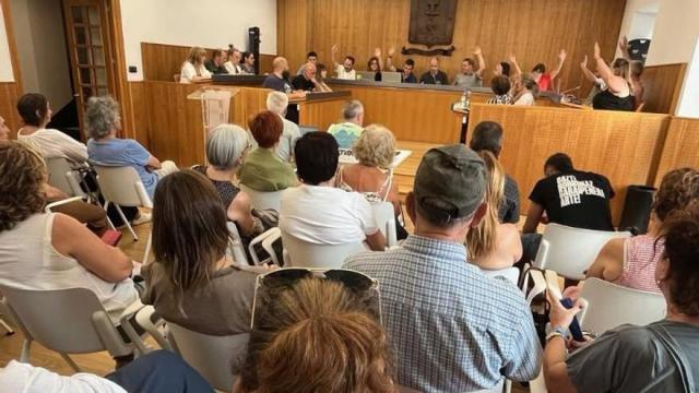 La sesión plenaria donde se trató el tema estuvo muy concurrida de público