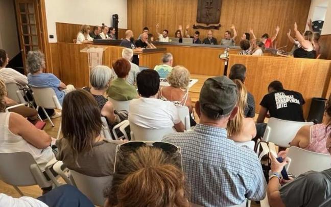 La sesión plenaria donde se trató el tema estuvo muy concurrida de público