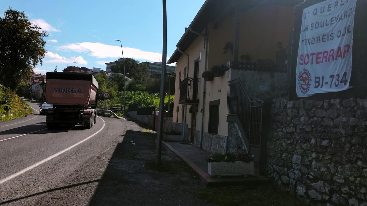 La Variante de Las carreras ha levantado un importante rechazo por parte de los vecinos del enclave abantarra