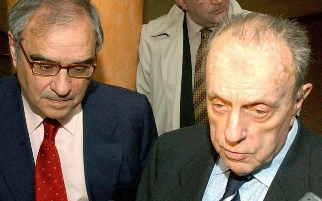 Manuel Fraga (derecha) y Rodolfo Martín Villa (izquierda) fueron cargos políticos del franquismo que protagonizaron la Transición.