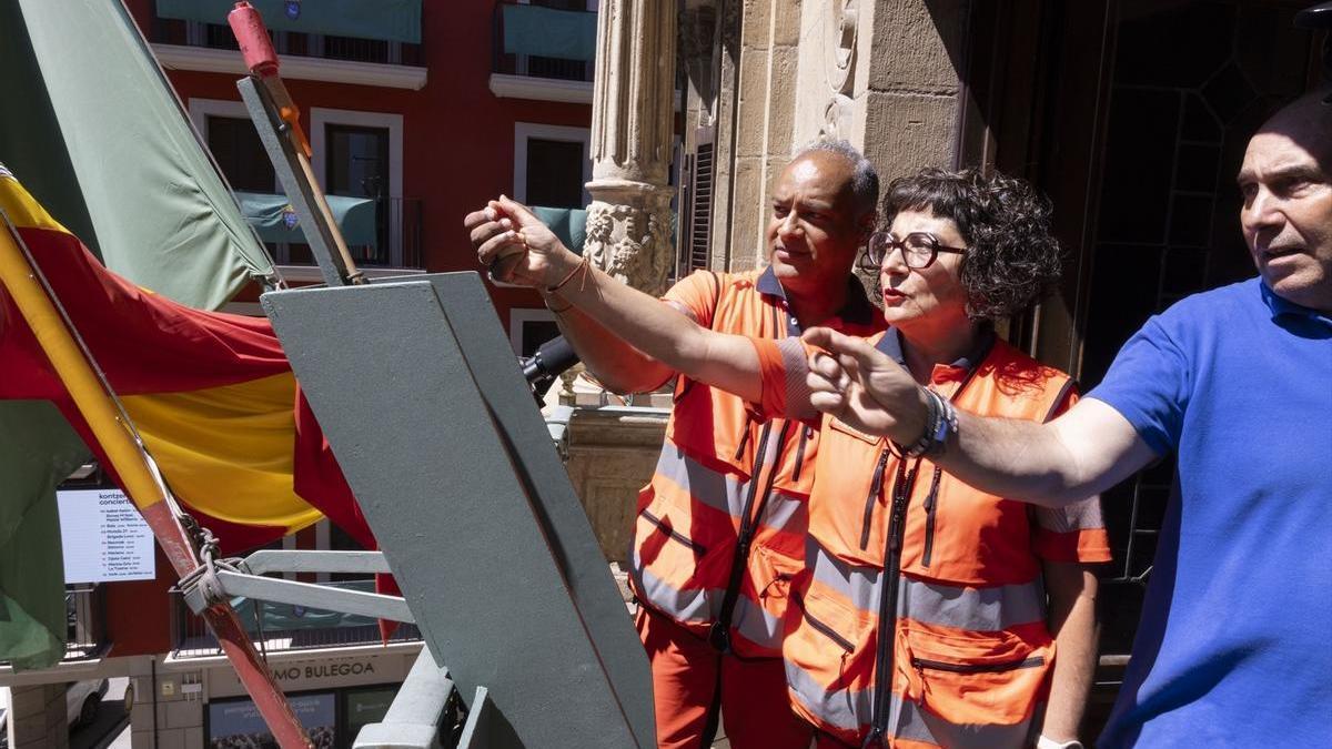 Los lanzadores del Chupinazo de los Sanfermines de 2026 realizan un ensayo antes del inicio de las fiestas.