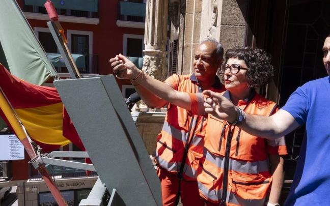 Los lanzadores del Chupinazo de los Sanfermines de 2026 realizan un ensayo antes del inicio de las fiestas.