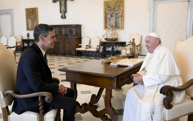 Pedro Sánchez junto al Papa Francisco en un encuentro en 2024. / EP Pedro Sánchez junto al Papa Francisco en un encuentro en 2024.
