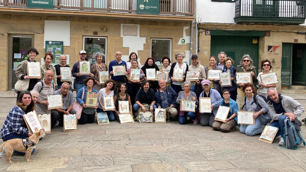 Participantes de la iniciativa Garabateando Bidasoa tras la sesión celebrada durante las Jornadas Europeas de Patrimonio.