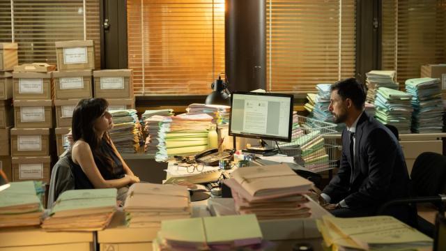 Natalia de Molina y Hugo Silva, en una escena de ‘Marbella. Expediente judicial’