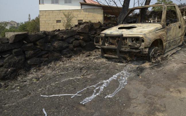 Daños del fiego en A Caridade, a 15 de agosto de 2025, en A Caridade, Monterrei, Ourense, Galicia (España). La superficie quemada en la provincia de Ourense supera las 31.000 hectáreas, con 11.000 solo en Chandrexa de Queixa. La ola de ince