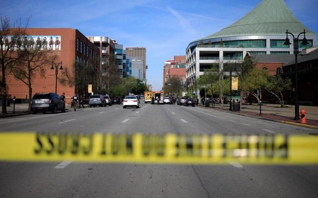 Imagen de un dispositivo policial tras un tiroteo en EEUU.