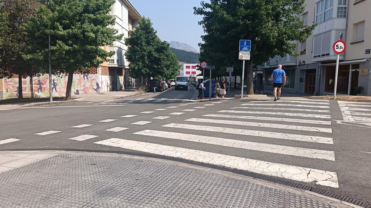 En el inicio de Santakurtz, junto a la rotonda de Azbe, se introducirán cambios en el cruce para mejorar su funcionamiento.