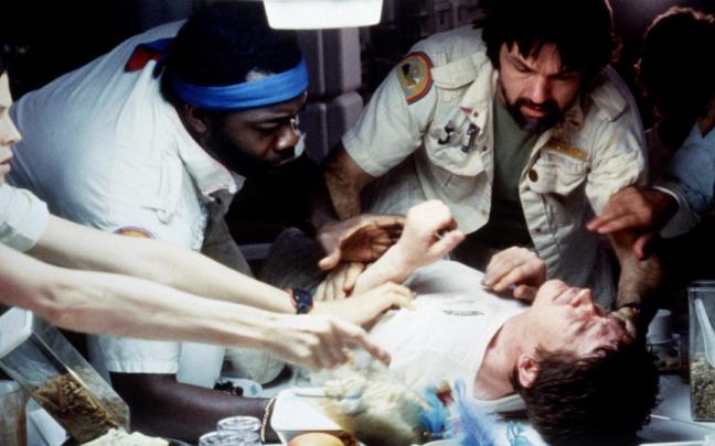 Tom Skerritt (d), en 'Alien, el octavo pasajero'.
