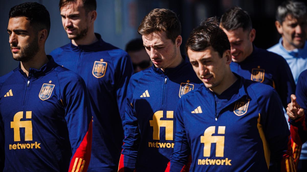 Merino, Pacheco y Oyarzabal antes de comenzar el entrenamiento de la selección absoluta.