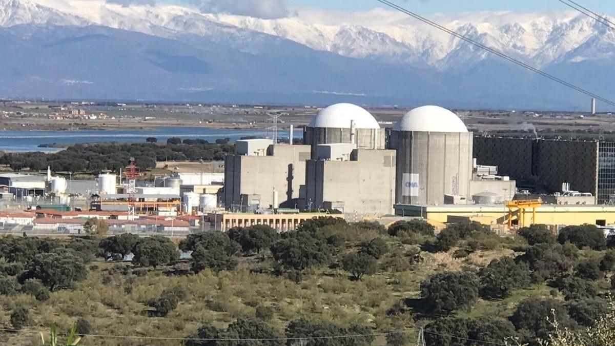 La central nuclear de Almaraz será, según el calendario, la primera en echar el cierre con su primer reactor en 2027 y el segundo en 2028.