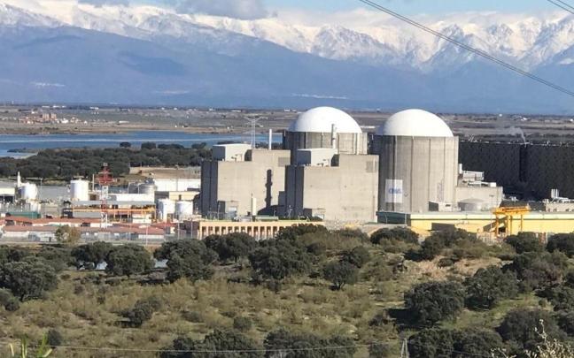 La central nuclear de Almaraz será, según el calendario, la primera en echar el cierre con su primer reactor en 2027 y el segundo en 2028.