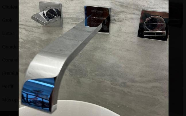 El grifo nuevo del baño reformado.