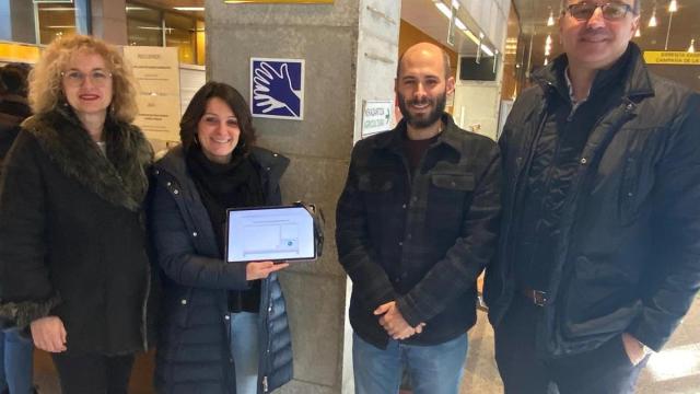 Arabako Aldundiak pertsona gorrentzako bideokonferentzia bidezko interprete zerbitzu bat abiatu du.