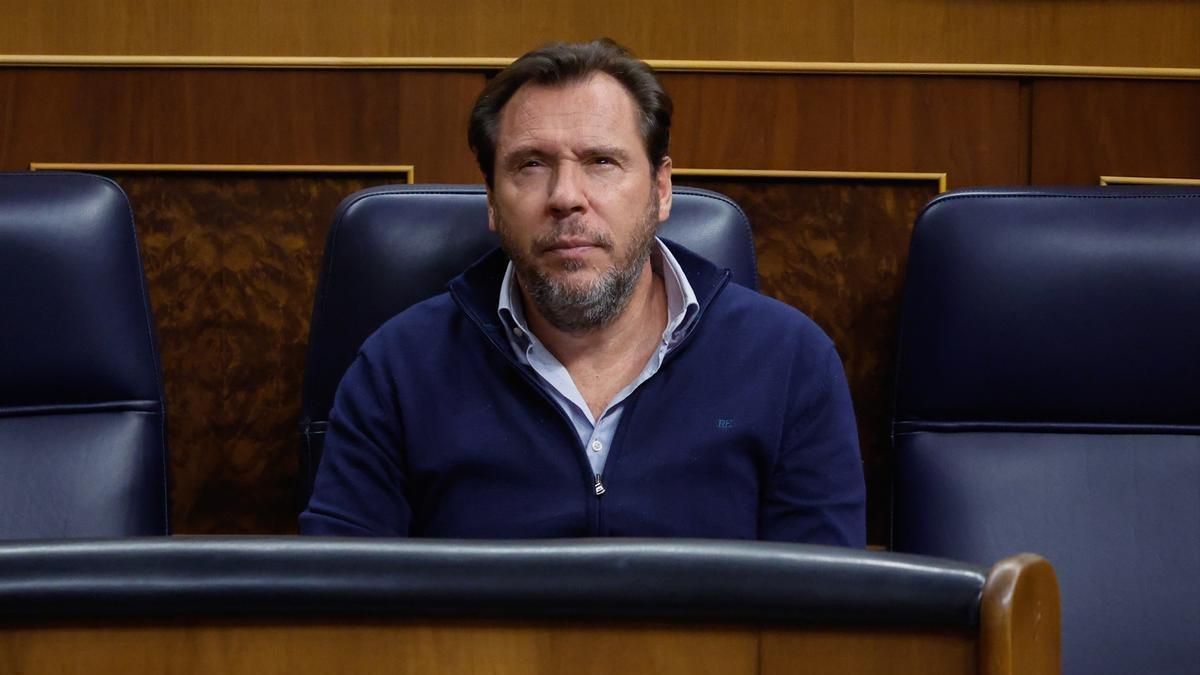 El ministro de Transportes y Movilidad Sostenible, Óscar Puente, en el Congreso.