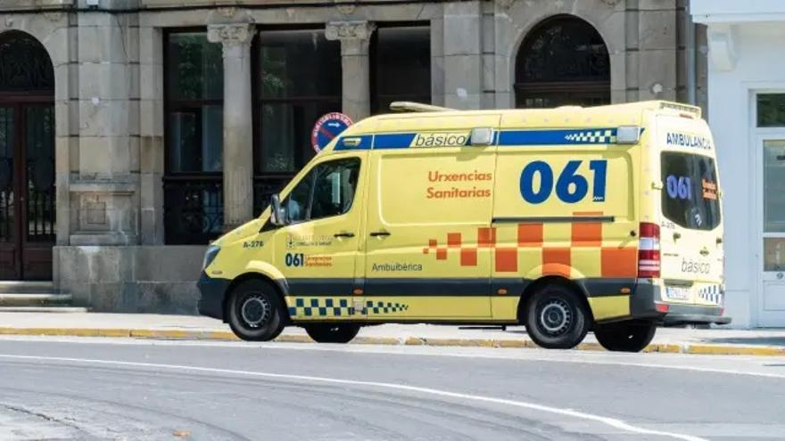 Un vehículo del servicio de urgencias 061 de Galicia