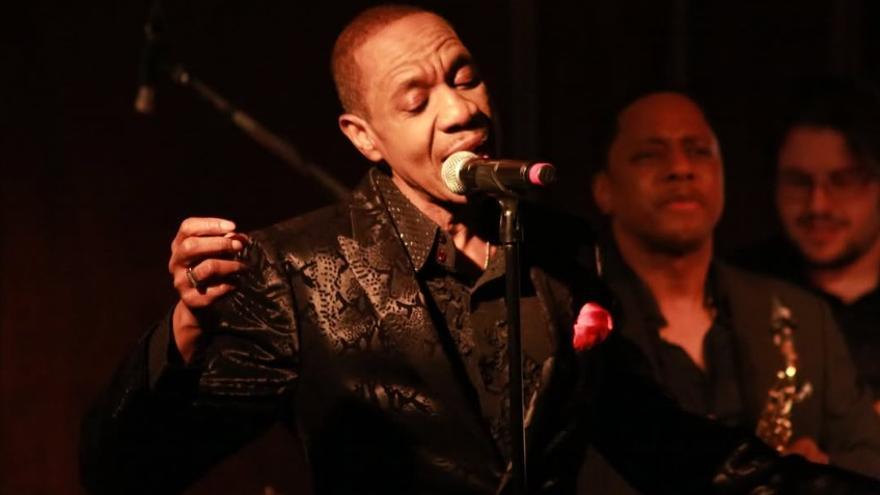 Freddie Jackson, durante una actuación.