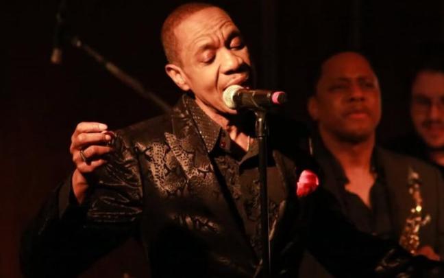 Freddie Jackson, durante una actuación.