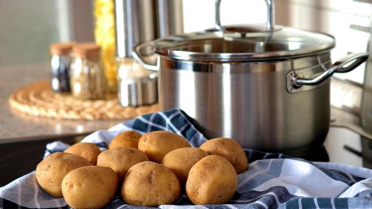 La patata es protagonista de platos típicos muy diversos.