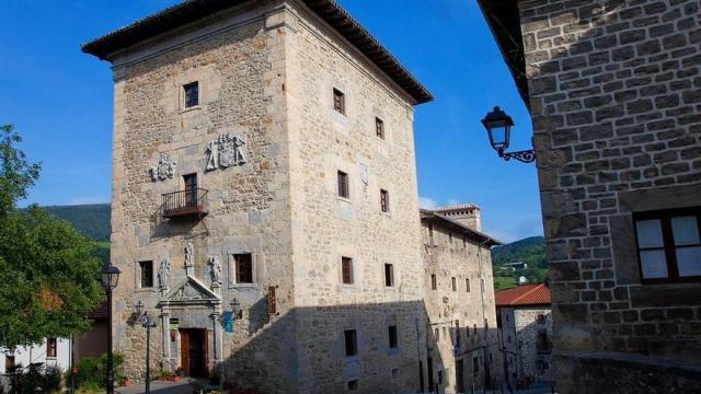 Casa Torre de los Ortiz y Molinillo de Velasco en Artziniega