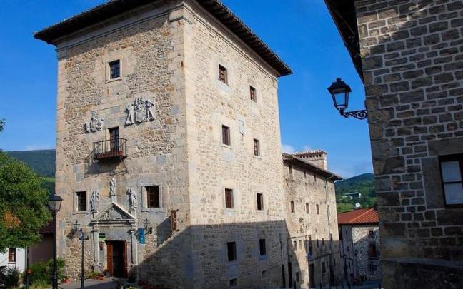 Casa Torre de los Ortiz y Molinillo de Velasco en Artziniega