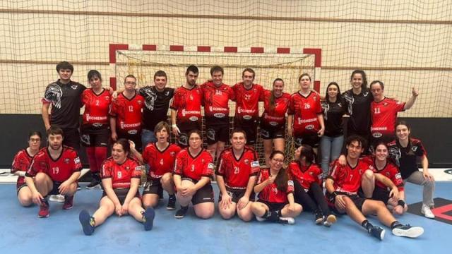 El equipo Txingudi Echemar en una foto de familia.