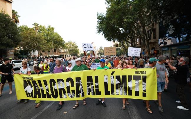 Manifestación contra la saturación turística en Palma, a 26 de julio de 2026