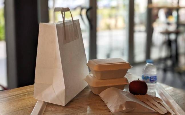 Crecen los consumidores que piden llevar a casa la comida que les sobra en el restaurante