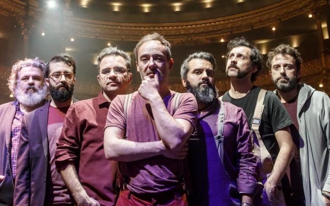 Los componentes de Love of lesvian son conscientes de que esta decisión conlleva no asistir a algunos festivales.